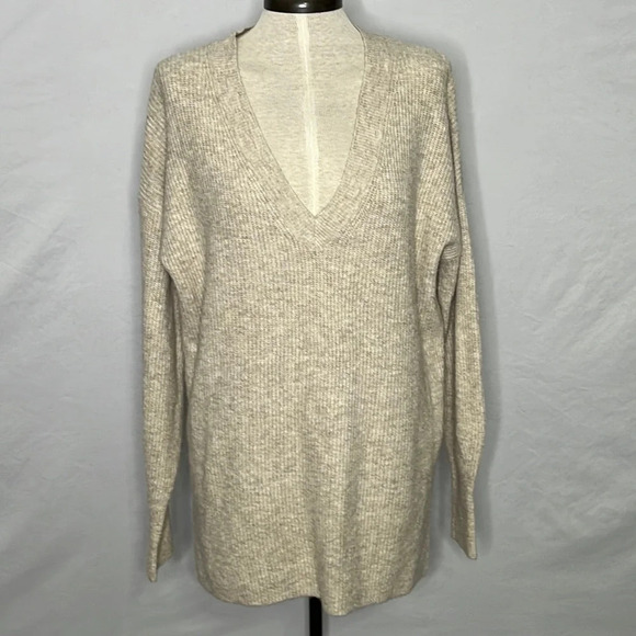 Halogen Rib Knit Side Slit Oversized Sweater in Oatmeal - NWOT - Size Medium - Picture 1 of 7
